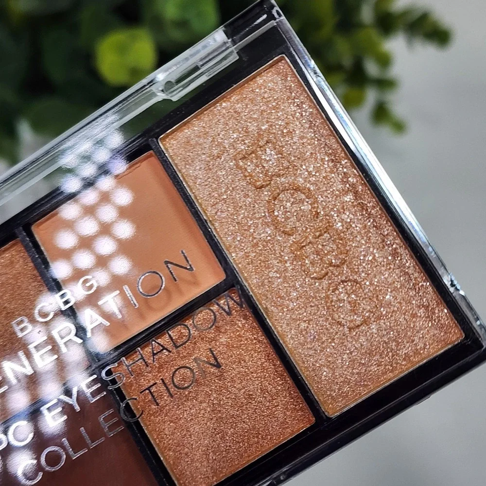BCBG Generation Warm Brown Eyeshadow Palette Pressed Powder Matte / Shimmer